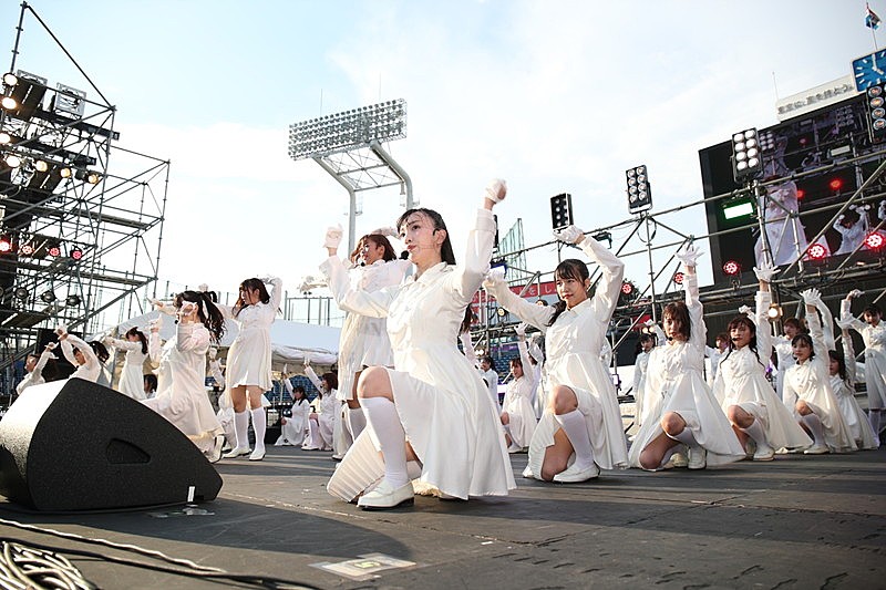 ラストアイドルが【神宮外苑花火大会】出演、“史上最高難度のダンス”で新曲初披露 