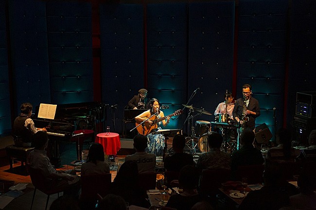 「＜ライブレポート＞Karen ボサノヴァの名曲で包む上質な夜～Bossa Nova Elegante～」1枚目/3