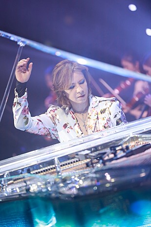 「YOSHIKI、自身最多となるディナーショー全12公演　右手靭帯を損傷しながらも完走」