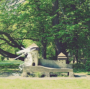 「ヨルシカ、インタビュー公開＆『エルマ』発売日にラジオ番組でスタジオライブ初披露」