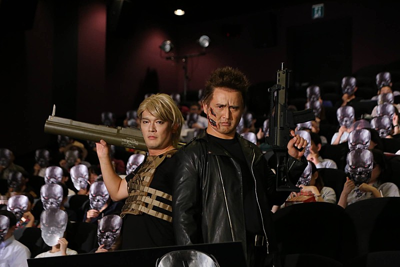 「ガリットチュウ福島、タ－ミネ－タ－のコスプレで登場　「いろんな意味で『アイル・ビ－・バック』」」1枚目/1