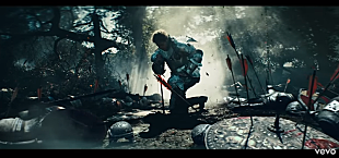 「ポスト・マローン新曲「サークルズ」MV公開、世界観は『ゲーム・オブ・スローンズ』オマージュ？」