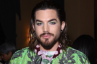 「アダム・ランバート、70年代にインスパイアされた「Superpower」MVを公開」