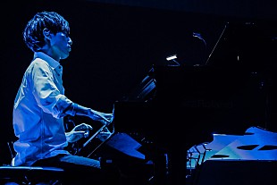 「ガンダムNT/UC・進撃の巨人の劇伴作家、澤野弘之が上海ワンマン公演で1万人魅了＆Aimer他ゲスト出演」