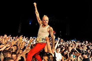 「ザ・プロディジー、故キース・フリントの50歳の誕生日に追悼メッセージを投稿」