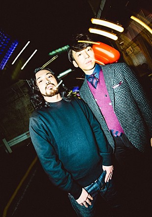 「Creepy Nuts、最新MVは「ドームツアー決定！ ライブ前密着ドキュメンタリー」設定」