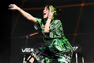 「ビリー・アイリッシュ、カミラ・カベロの妹が対面した際に泣き出したことに驚く「あなたの姉はカミラなんだよ」」