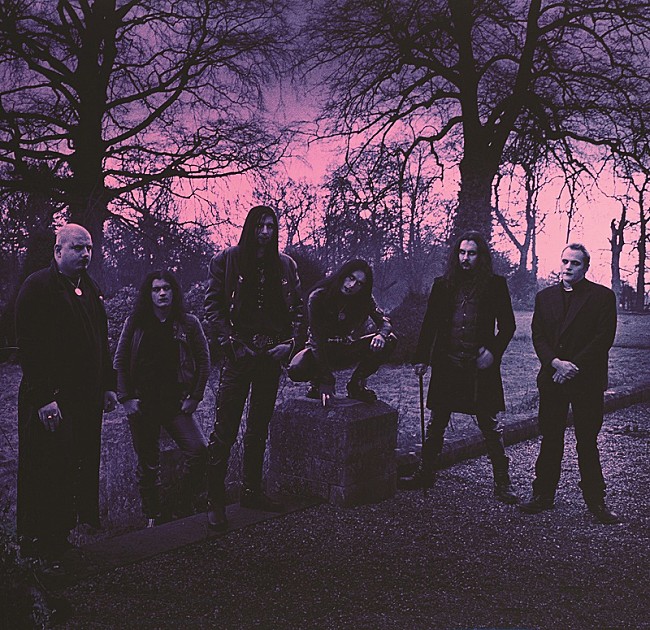 「クレイドル・オブ・フィルス、ゴシック/ブラック・メタルの金字塔的AL『鬼女と野獣』を“転生」1枚目/3