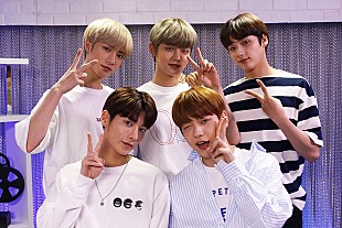 「TOMORROW X TOGETHER、J-Hope＆ベッキー・Gの“#CNSChallenge”に参戦」