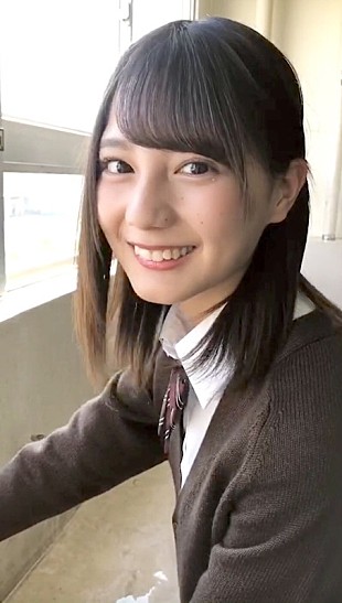 「日向坂46、小坂菜緒が突然「好きです」と微笑む「ひなたの告白」公開」