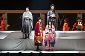 クイーン「クイーン『オペラ座の夜』を野田秀樹が舞台化　新作「Q」：A Night At The Kabukiが開幕」1枚目/6