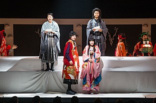 「クイーン『オペラ座の夜』を野田秀樹が舞台化　新作「Q」：A Night At The Kabukiが開幕」