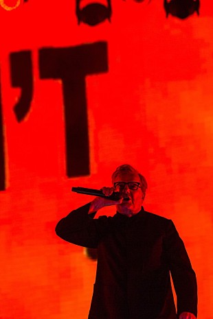 「＜ライブレポート＞【Desert Daze 2019】2日目、DEVO/ Flying Lotus 3D/ Templesら出演」