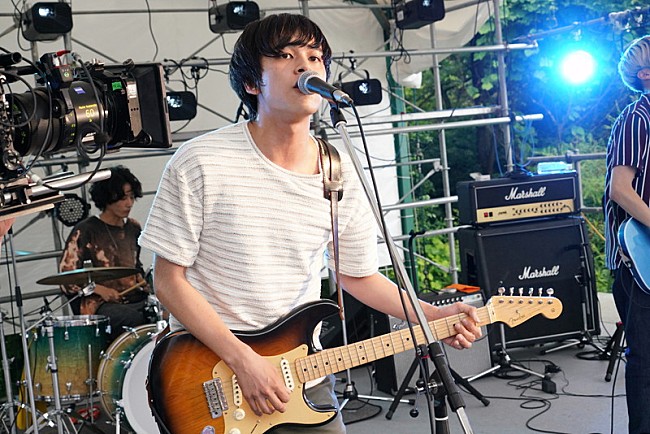 「新田真剣佑×北村匠海主演『サヨナラまでの30分』、【りんご音楽祭】撮影レポートが到着」1枚目/4