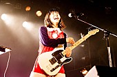 眉村ちあき「＜ライブレポート＞眉村ちあき、嘘か本当か・夢か現実か曖昧なワンマンライブ【過剰なダブルピース】を開催」1枚目/16