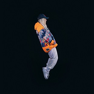 「トーンズ・アンド・アイ、デビューEP『ザ・キッズ・アー・カミング』のCD発売が決定」