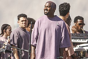 「カニエ・ウェスト、NYのオキュラスで「Closed On Sunday」のパフォーマンス披露」