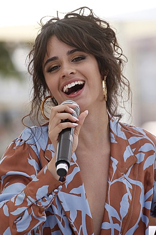 「カミラ・カベロ、ニュー・アルバム『ロマンス』が「正式に完成した」ことを発表」