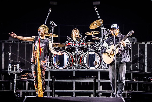 ONE OK ROCK「エド・シーラン、ONE OK ROCKの横アリ公演にサプライズ登場「コンニチハ、エドちゃんデス」」1枚目/6