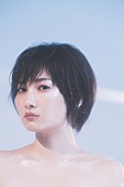 佐藤千亜妃「佐藤千亜妃、11/13リリースのファーストソロアルバムより「空から落ちる星のように」のMVを公開」1枚目/3