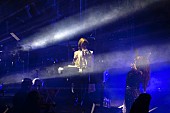 「YOSHIKI、サラ・ブライトマンのワールドツアー最終公演に登場」1枚目/2