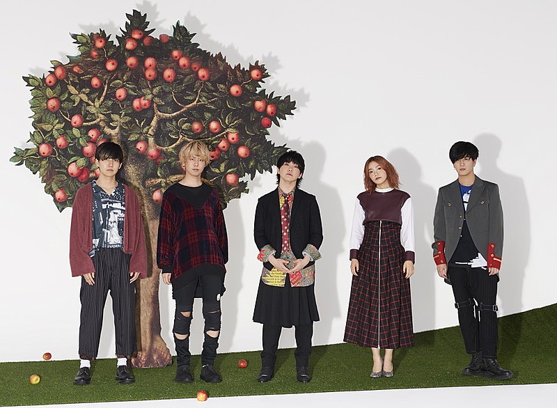 Mrs. GREEN APPLE、写真展＆衣装展＆トークショーなどをファッションビルで