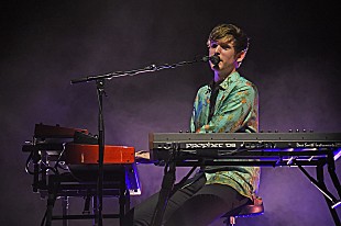 「ジェイムス・ブレイク、ビリー・アイリッシュの「when the party&#039;s over」をライブでカヴァー」