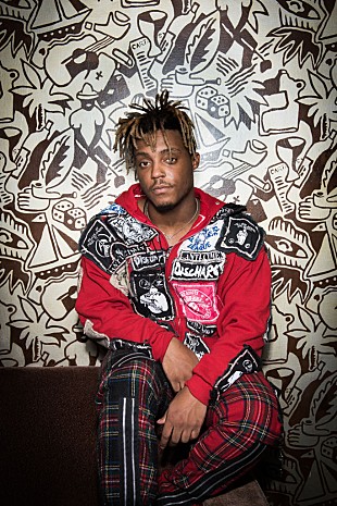 「故ジュース・ワールド、出演予定だったフェスでアーティスト仲間や恋人が死を偲ぶ」