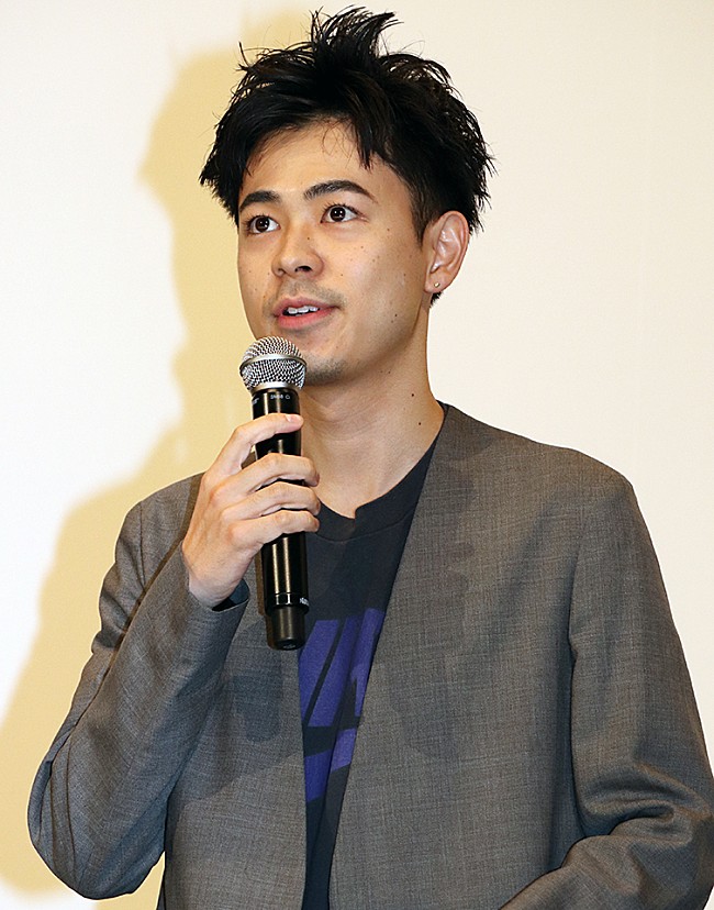 「成田凌「ナリッチに終止符を打たなきゃ」　周防正行監督「今でも同級生から『周防くん』と呼ばれる」」1枚目/1