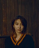 「家入レオ、新曲「未完成」MVに24歳ラスト“ありのまま”の姿」1枚目/4