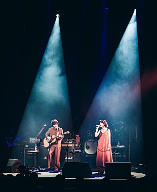 「moumoon、2人体制ラストライブ映像化決定」