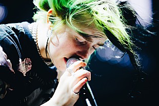 「ビリー・アイリッシュ、007シリーズ最新作のテーマ曲を担当「最高の気分」」