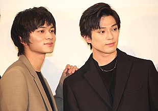 「北村匠海＆新田真剣佑ら、サプライズで青学に登場！　「葛藤を乗り越える方法はサウナ」」