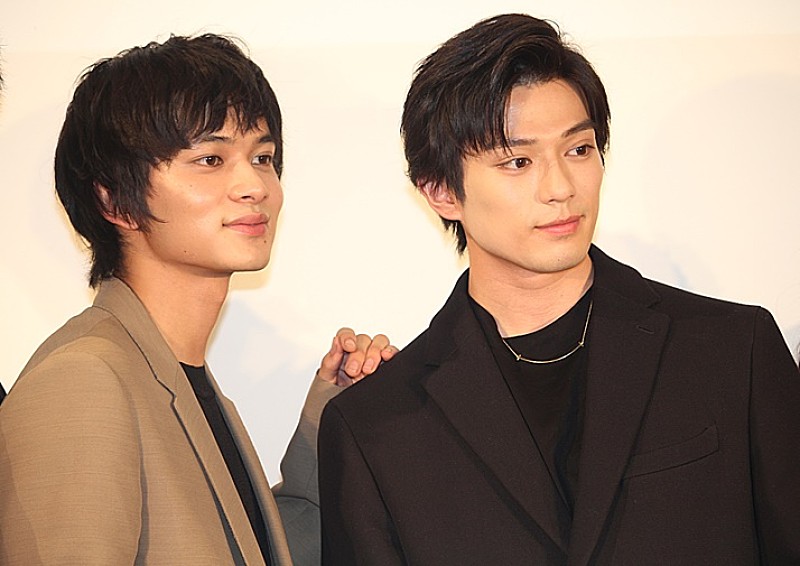 北村匠海＆新田真剣佑ら、サプライズで青学に登場！　「葛藤を乗り越える方法はサウナ」