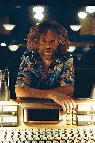 「ベニー・シングス、世界中のファンへ感謝の想いを込めた新曲「Music」の配信スタート」