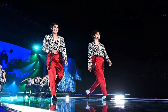 東方神起「東方神起、15周年記念全国5大ドームツアーで60万人に感謝　追加公演も決定」1枚目/6