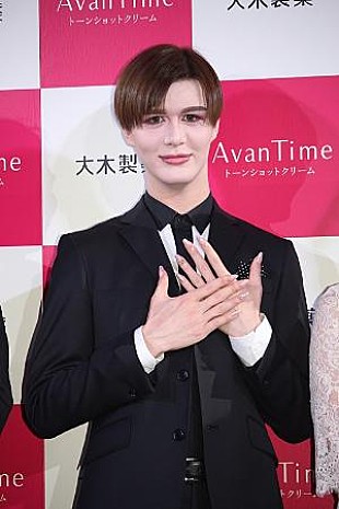 「Ｍａｔｔ、美肌の秘訣を語る　「日焼け止めは毎日。家の中でも」」