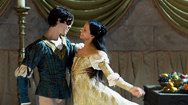 「『キャッツ』ヒロインのフランチェスカ・ヘイワード主演、英バレエ『ロミオとジュリエット』予告編公開」1枚目/3