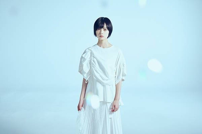 平手友梨奈、映画『さんかく窓の外側は夜』出演決定　個人のオフィシャルサイト開設も