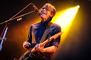 「デスキャブのベン・ギバード、自宅スタジオからミニ・ライブ配信　レディオヘッドのカヴァーも披露」