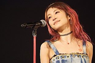 「LiSAが「元気歌」届けたスタジオライブを期間限定公開」