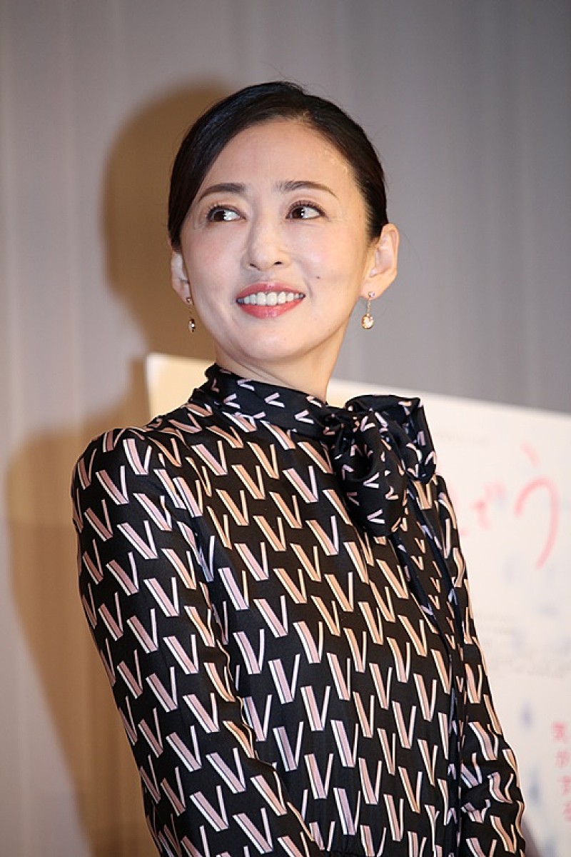 「松雪泰子「黒木華ちゃんは本当に天使だった」　『甘いお酒でうがい』で４０代の独身女性役」1枚目/1