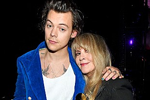 「スティーヴィー・ニックス、ハリー・スタイルズ最新作を「これがあなたの『噂』」と称賛」