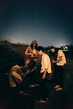 「踊ってばかりの国、昨年のライブ映像公開＆ツアーグッズをオンラインストアで販売」