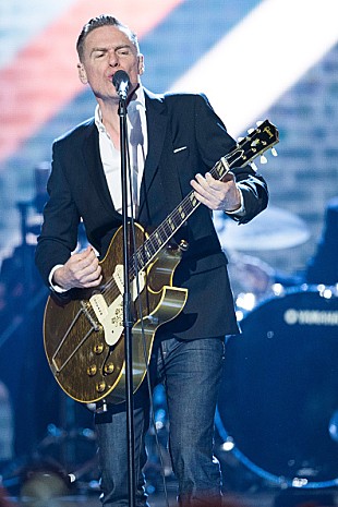 「ブライアン・アダムス、新型コロナに関するメッセージが人種差別的と批判殺到」