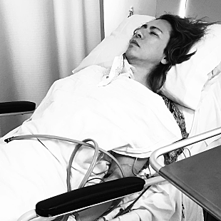 「YOSHIKI“左手の感覚まだない”、首の手術から3年経過を報告」