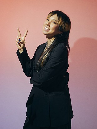 「AI、アート・ディレクターにとんだ林蘭を迎えた最新ビジュアルを公開」