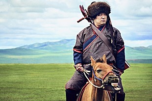 「岡崎体育、ワンマンライブ「エクレア」ライブ映像を公開」