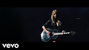 「テイラー・スウィフト、パリで披露した「コーネリア・ストリート」のライブ映像が解禁」