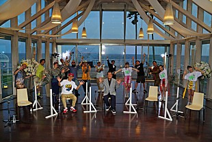 「“加山雄三の新世界”生配信ライブ開催、PUNPEEが妻・秋元才加からのプレゼントを手渡し」